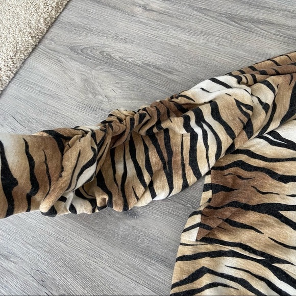 Leith Animal Print Pull over Crop Women Sweater - Picture 6 of 13